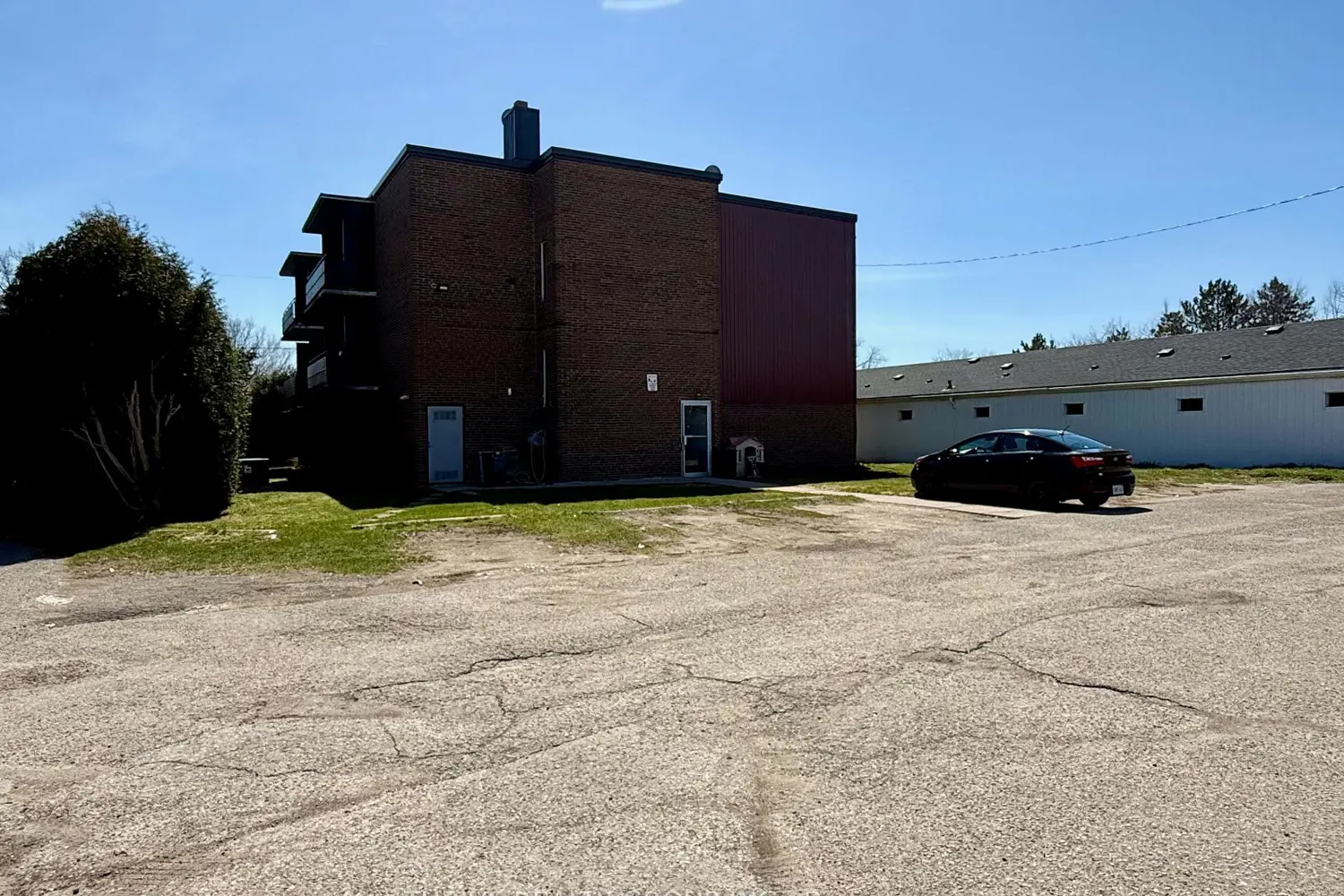 1576 Caledonia Street photo 3