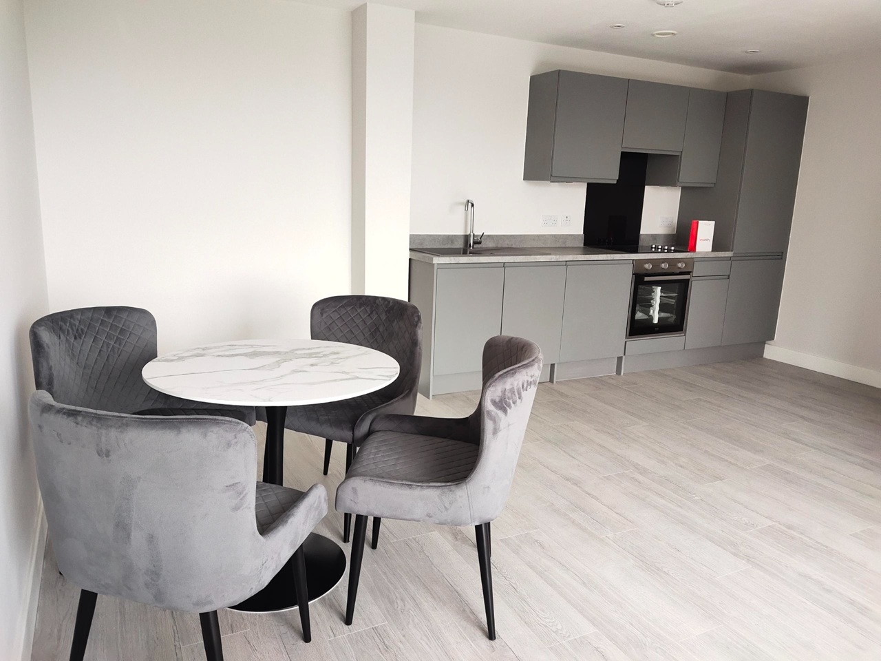3 Bed Flat, Block B, M5, N1 7GU photo 3