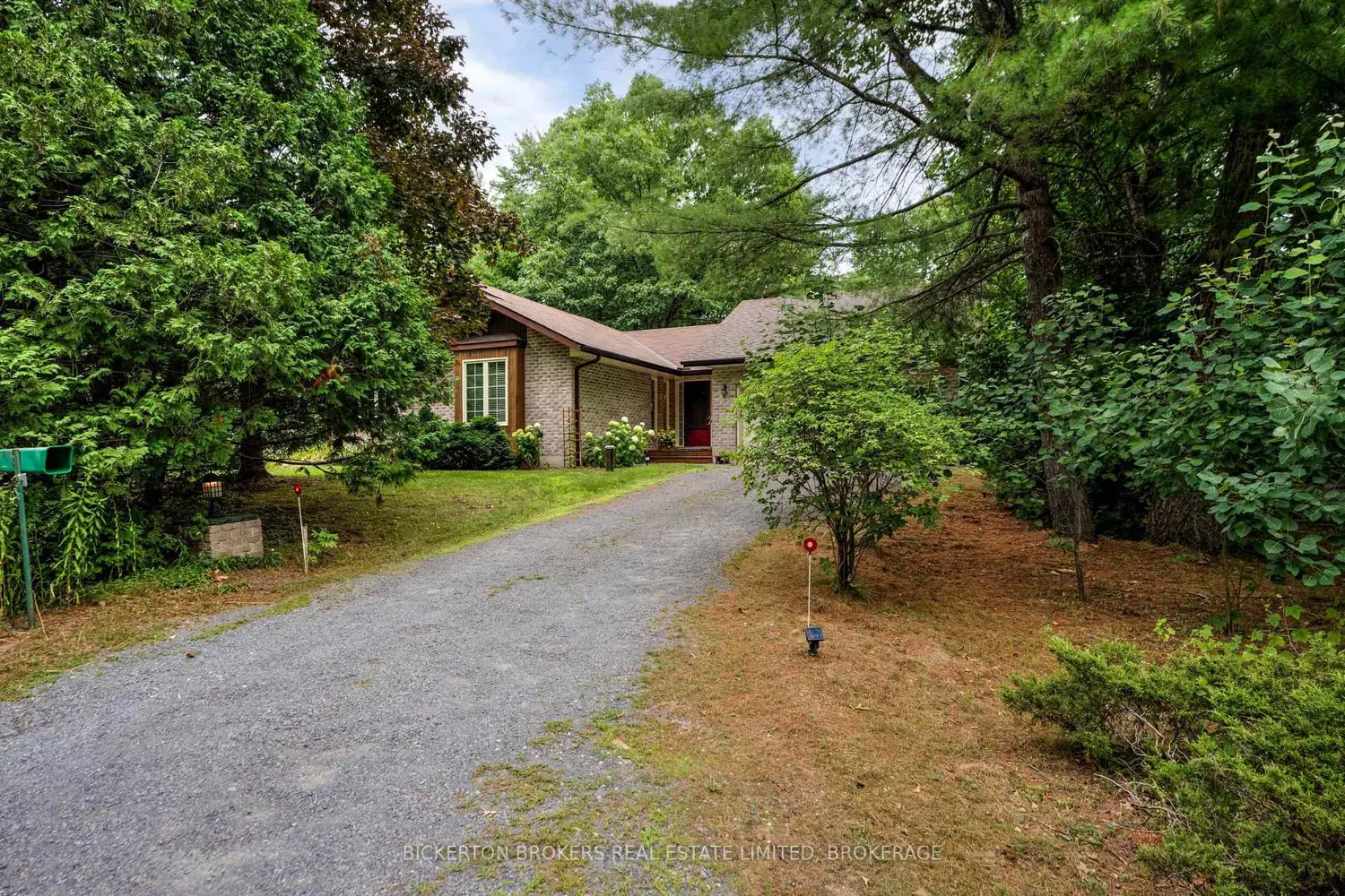16 Village Estates Road photo 3