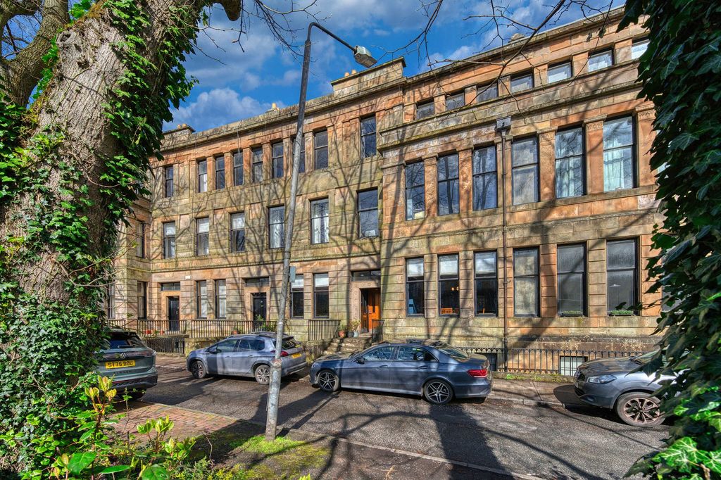 3 bed flat for sale4 Walmer Crescent, Cessnock, Glasgow G51