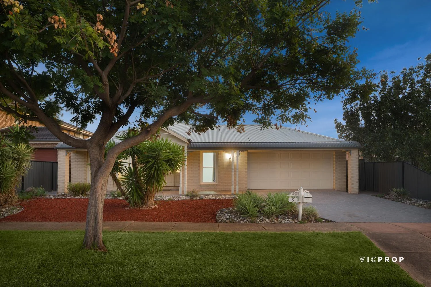 5 Dargy Amble, Point Cook VIC 3030