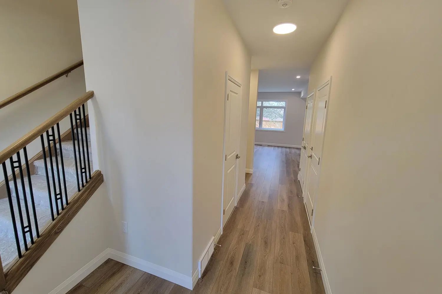 549 Albert Street photo 3
