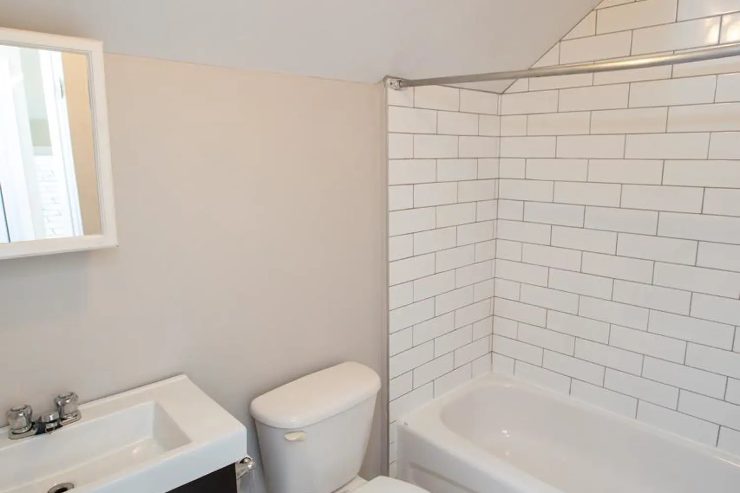 458 Adelaide Street photo 3