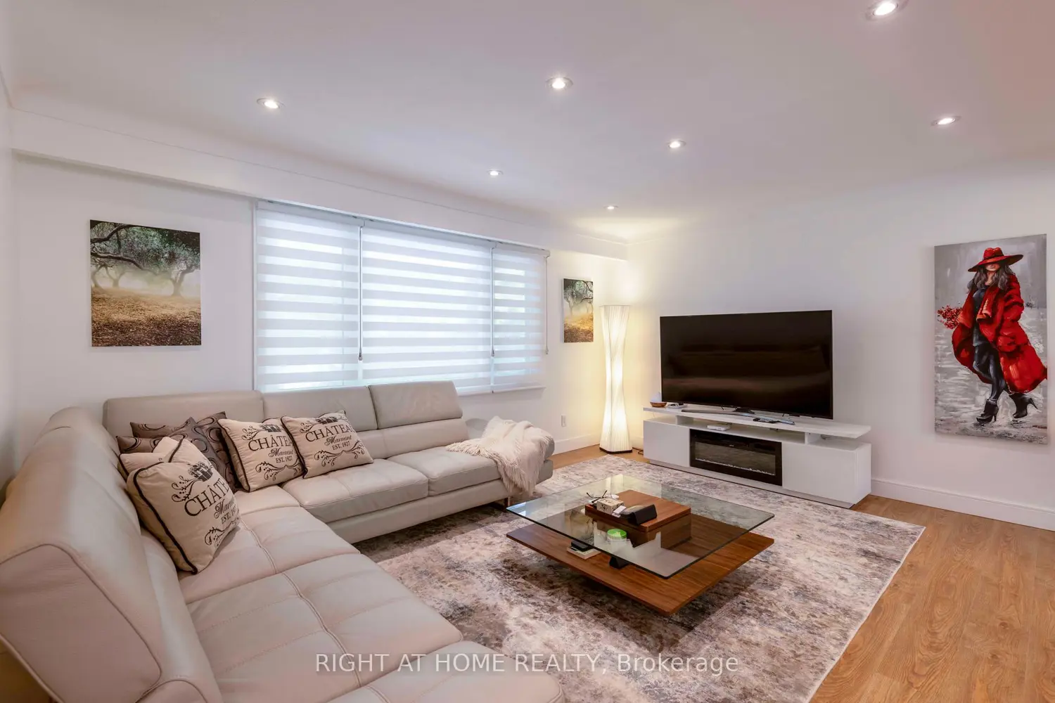 212 Lockhart Drive photo 3