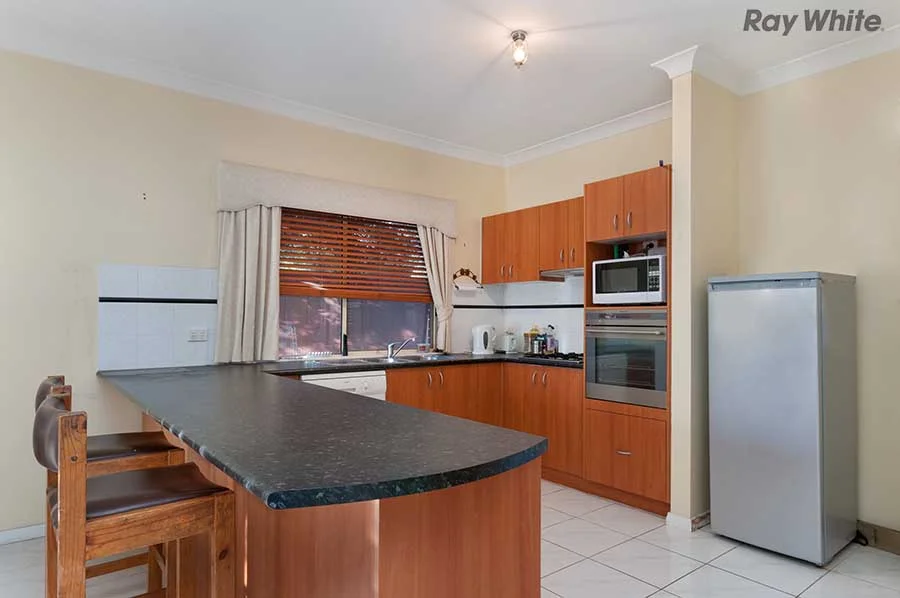 Additional image 4 of 11 Maitland Place, Caroline Springs VIC 3023