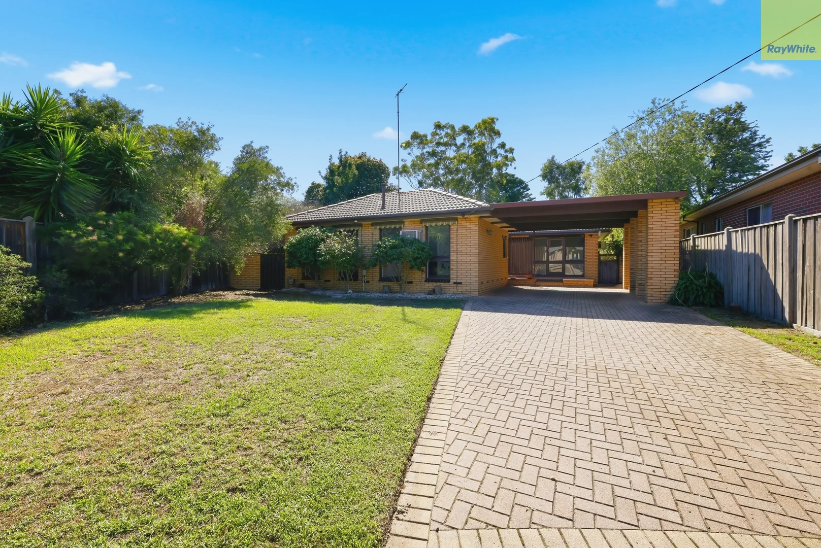 2 Manly Court, Bacchus Marsh VIC 3340 photo 2