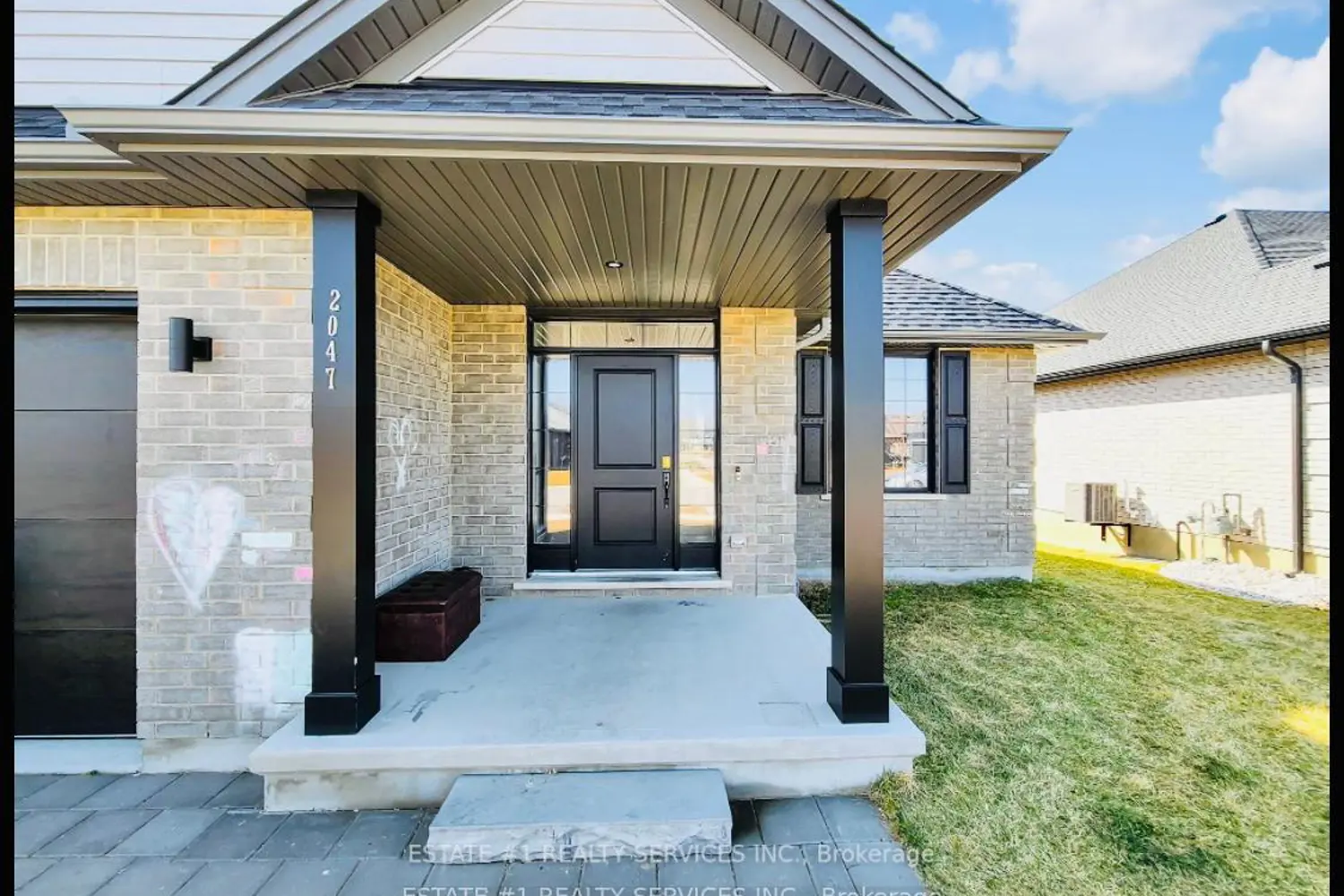 2047 Lockwood Crescent photo 4