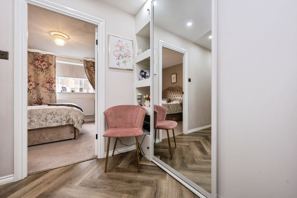 2 bed flat for saleSpoondell, Dunstable LU6 photo 4