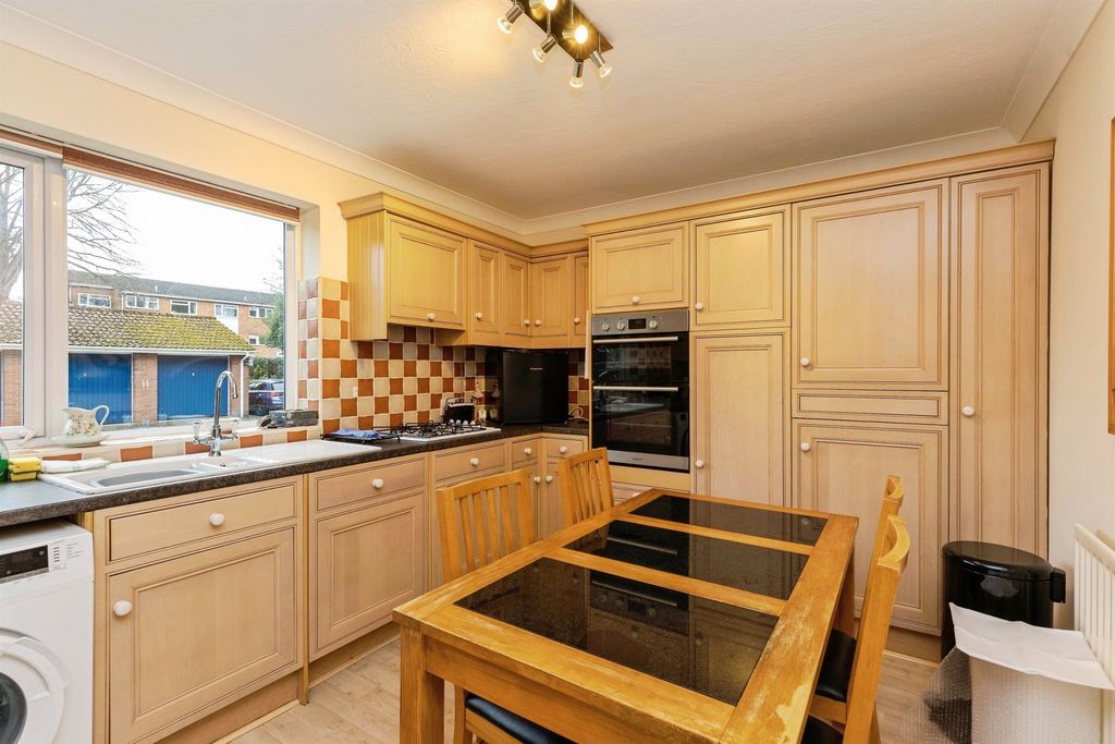 2 bed flat for saleWimborne Road, Bournemouth BH2 photo 3