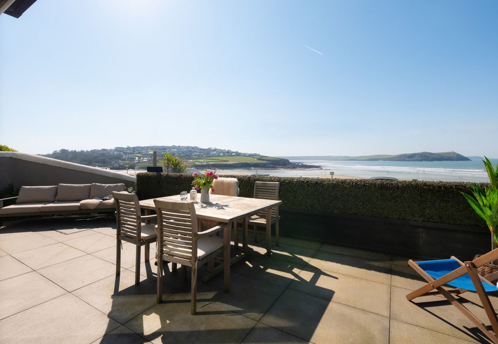 2 bed flat for salePolzeath Beach House PL27 photo 3