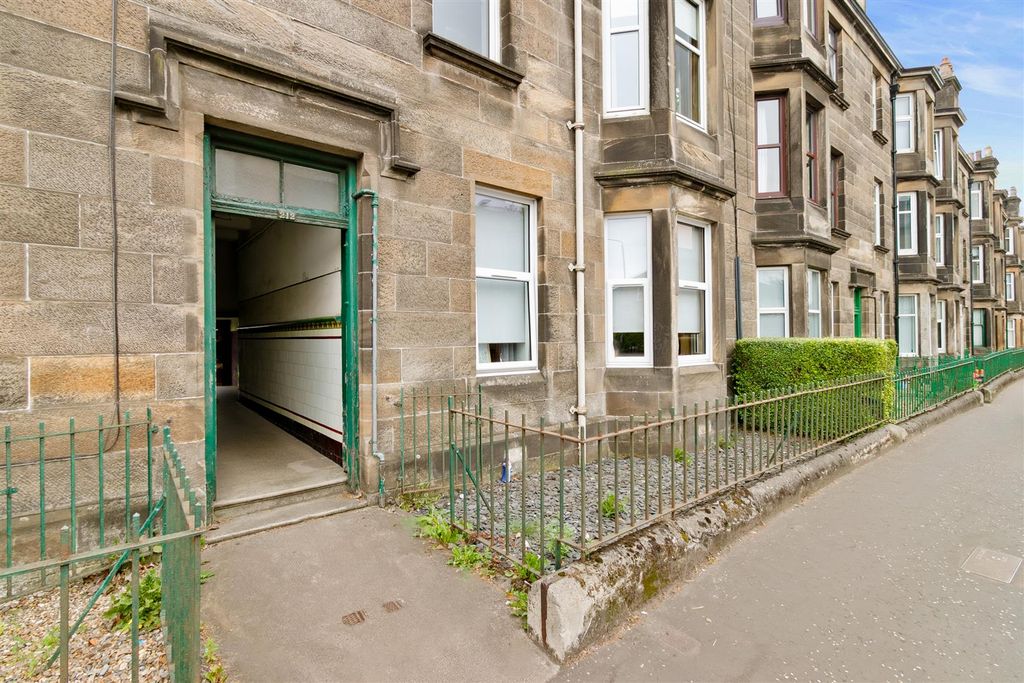 Additional image 2 of 2 bed flat for saleGlasgow Road, Dumbarton G82