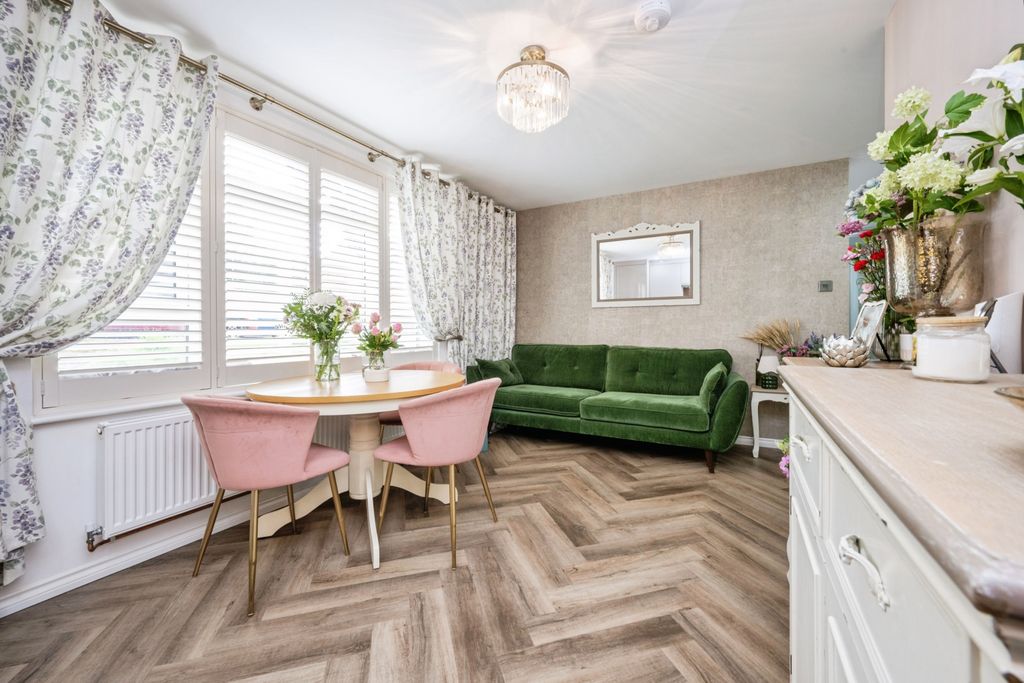 2 bed flat for saleSpoondell, Dunstable LU6 photo 2