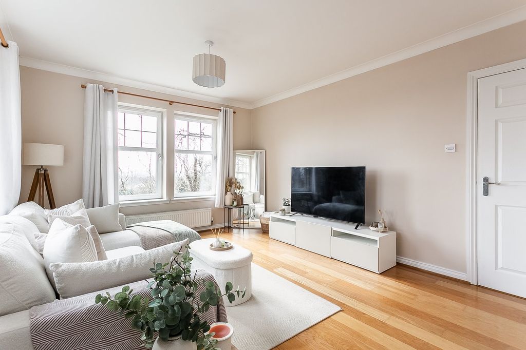 2 bed flat for saleMarina Road, Bathgate EH48 photo 3