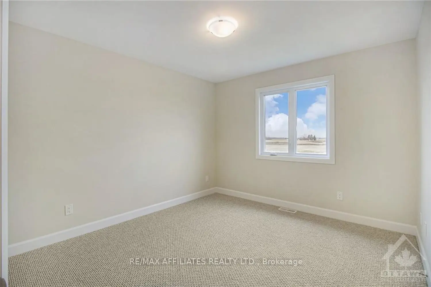 1219 Montblanc Crescent photo 3