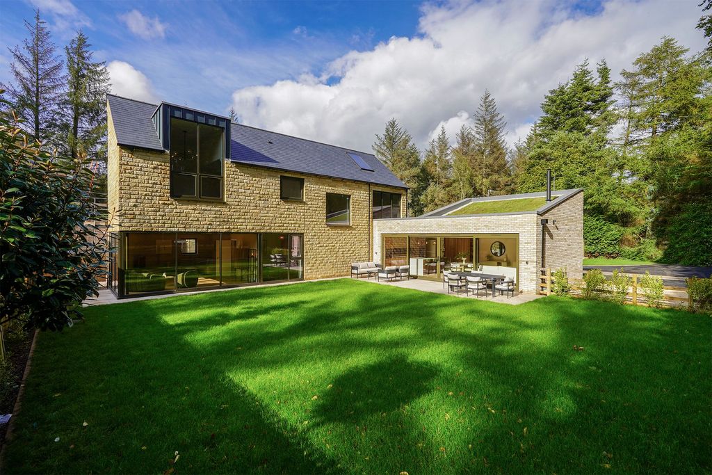 4 bed detached house for saleRowan House - The Clearing, Long Causeway S10