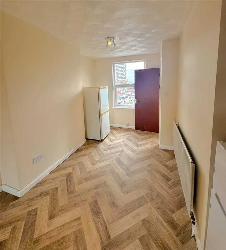 2 Bed Flat, Commercial Road, E1, N1 7GU photo 4
