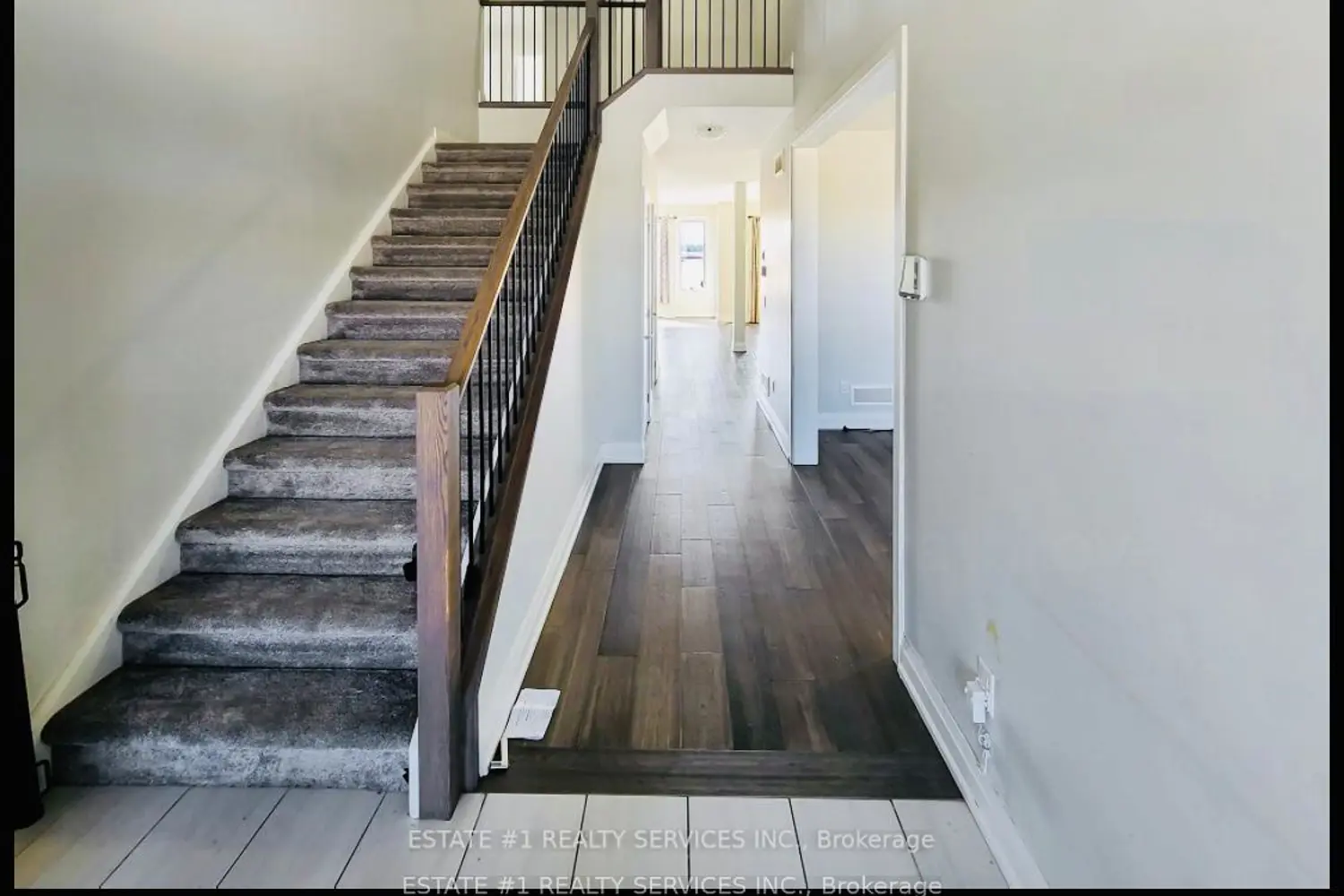 2047 Lockwood Crescent photo 5