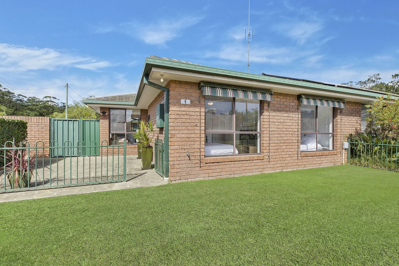 1 Burgin Close, Berkeley Vale NSW 2261