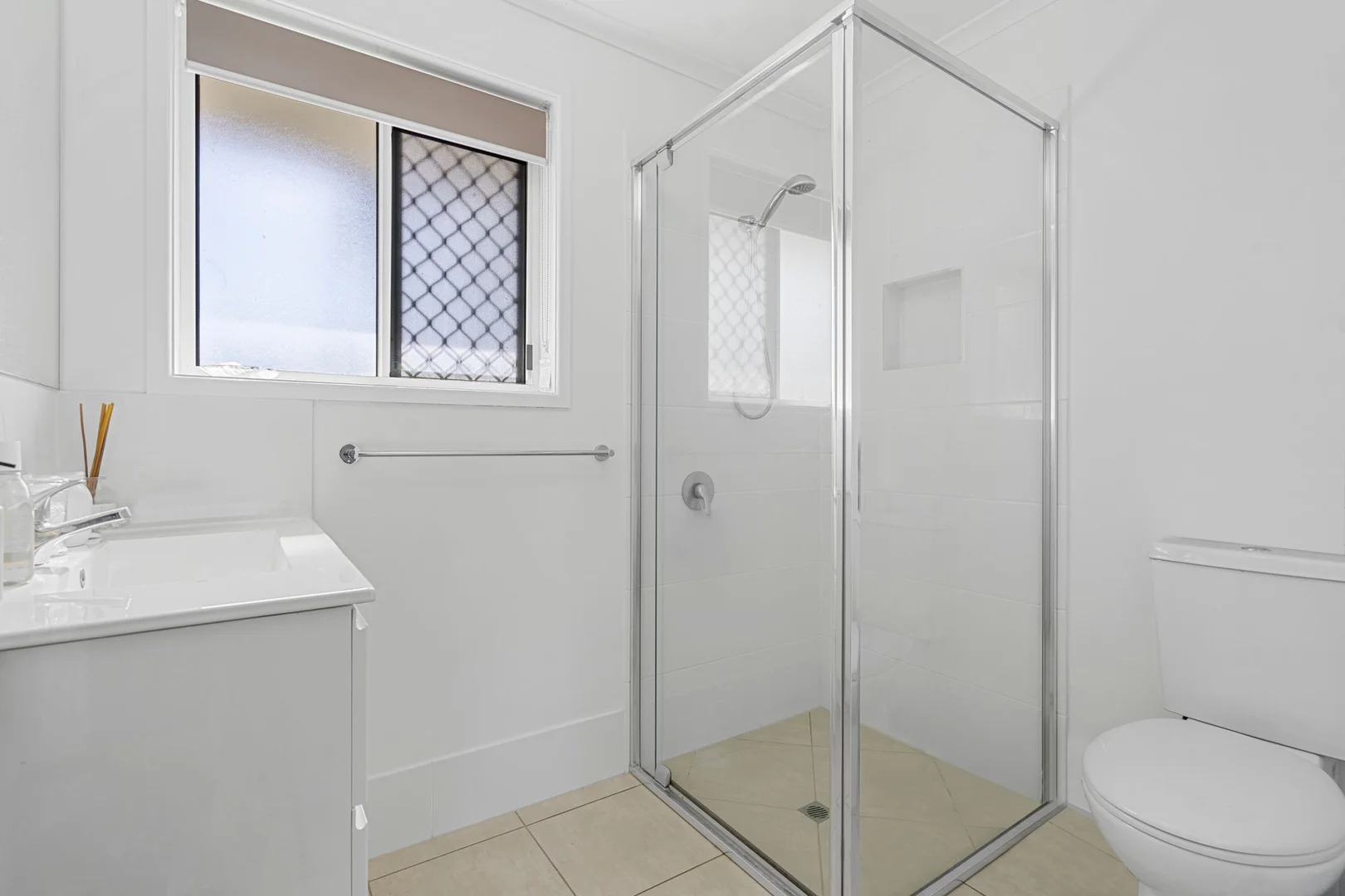 Additional image 18 of 11 Chiltern Place, Sandstone Point QLD 4511