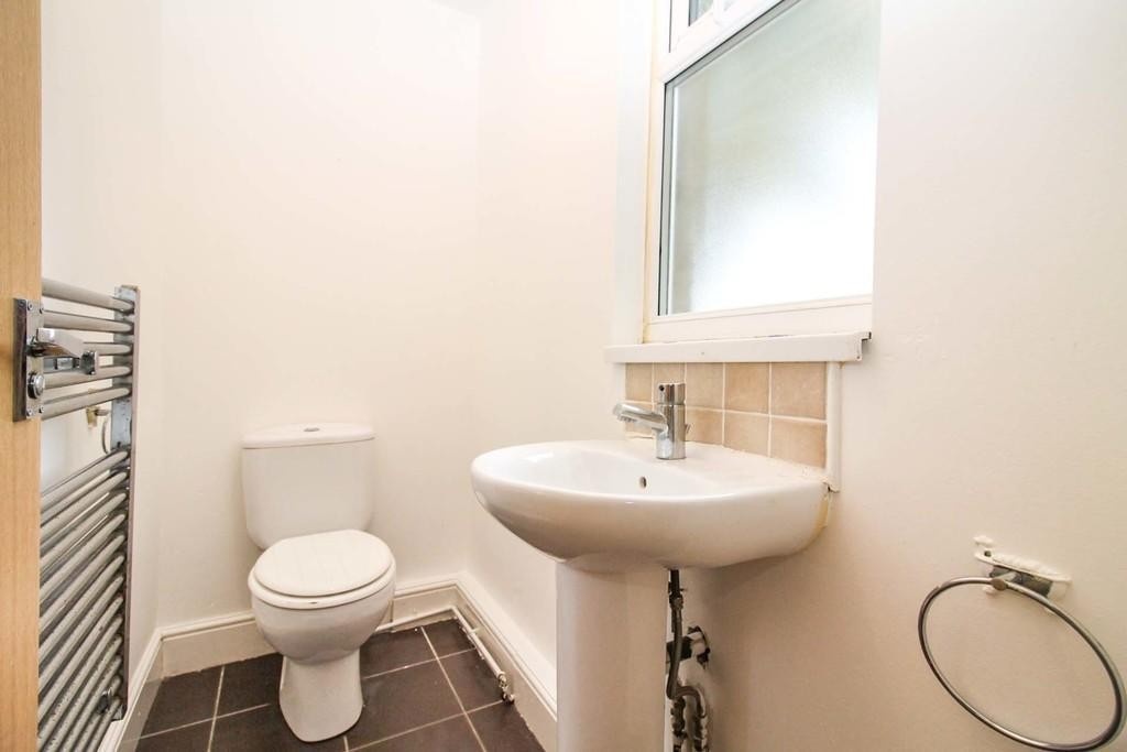 1 Bed Flat, Hall Lane, LS12, N1 7GU photo 5