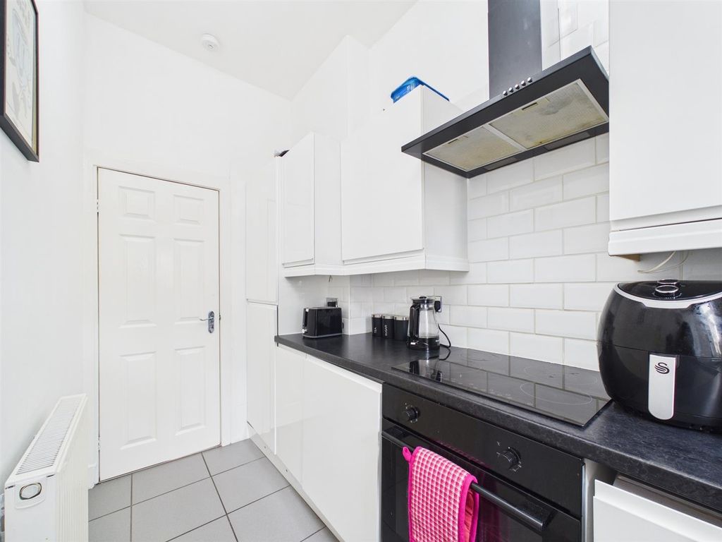 2 bed flat for sale12A Feus Road, Perth PH1 photo 5