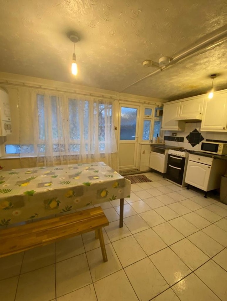 Room in a Shared House, Clark St, E1, N1 7GU photo 5