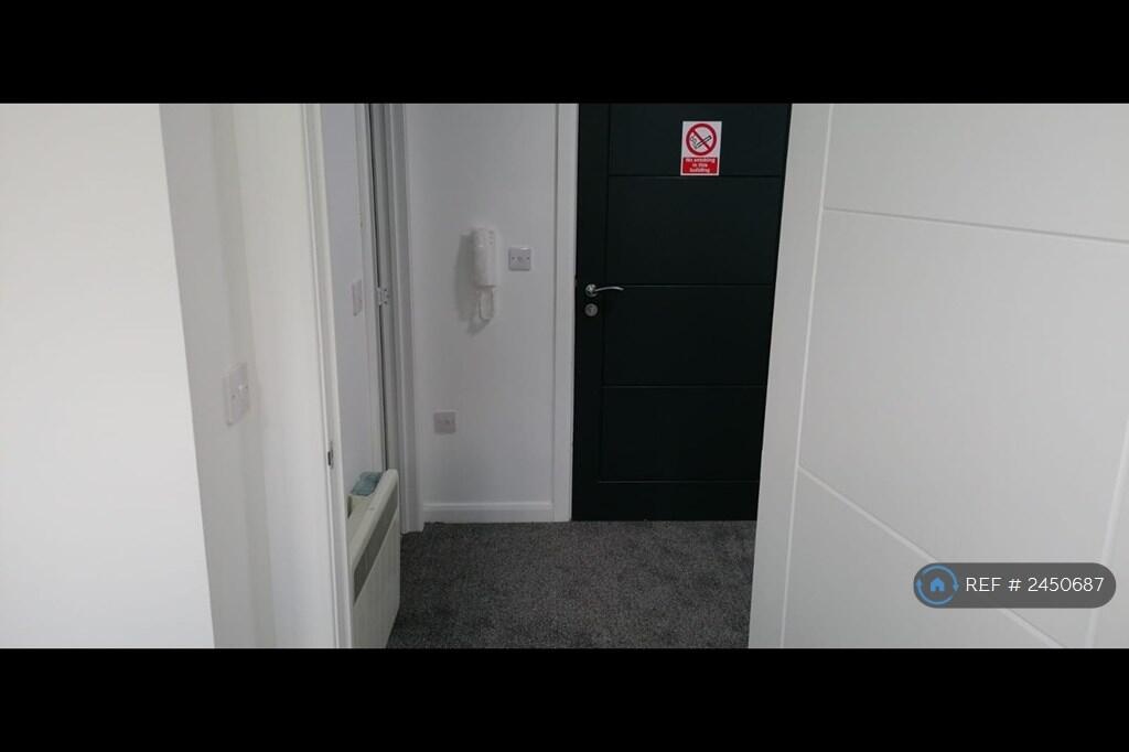 2 Bed Flat, Riverside House, B42, N1 7GU photo 3