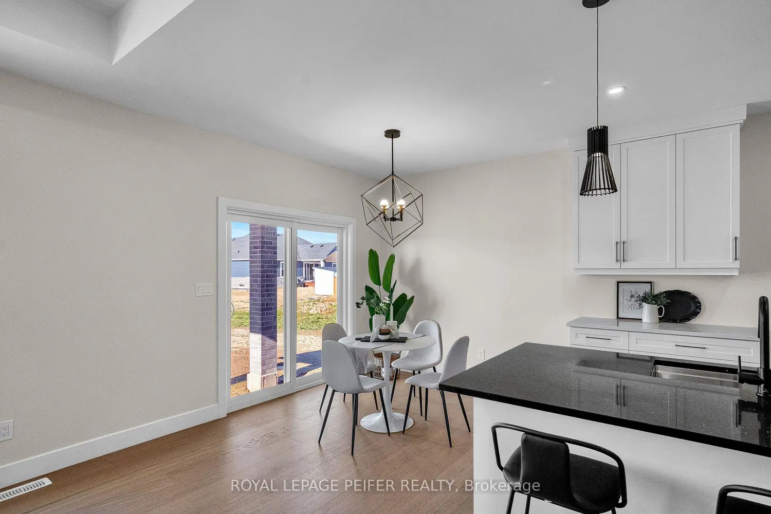 172 Rosewood Crescent photo 5