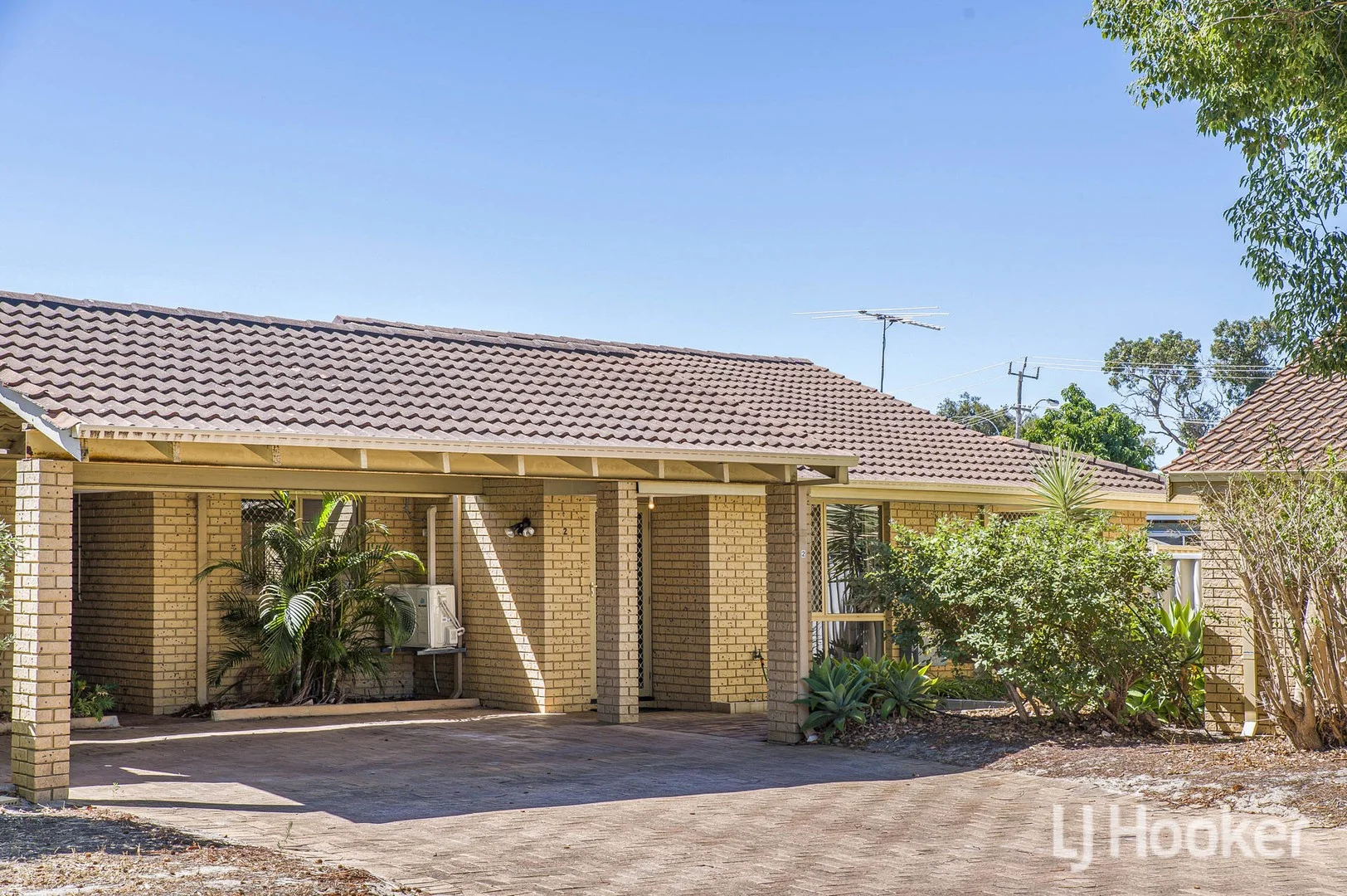 2/20 Charlton Place, Thornlie WA 6108