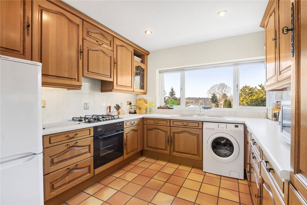 Additional image 7 of 3 bed flat for saleMarsh Mills, Wargrave Road, Henley-On-Thames, Oxfordshire RG9