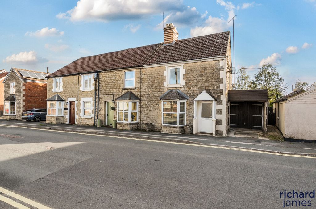 2 bed end terrace house for saleStation Road, Purton, Swindon SN5