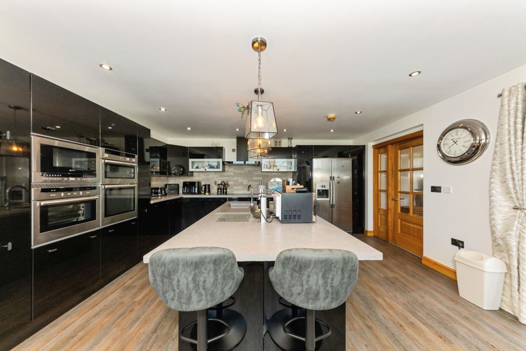 5 bed detached house for saleMarsh Lane, Grainthorpe, Louth LN11 photo 2