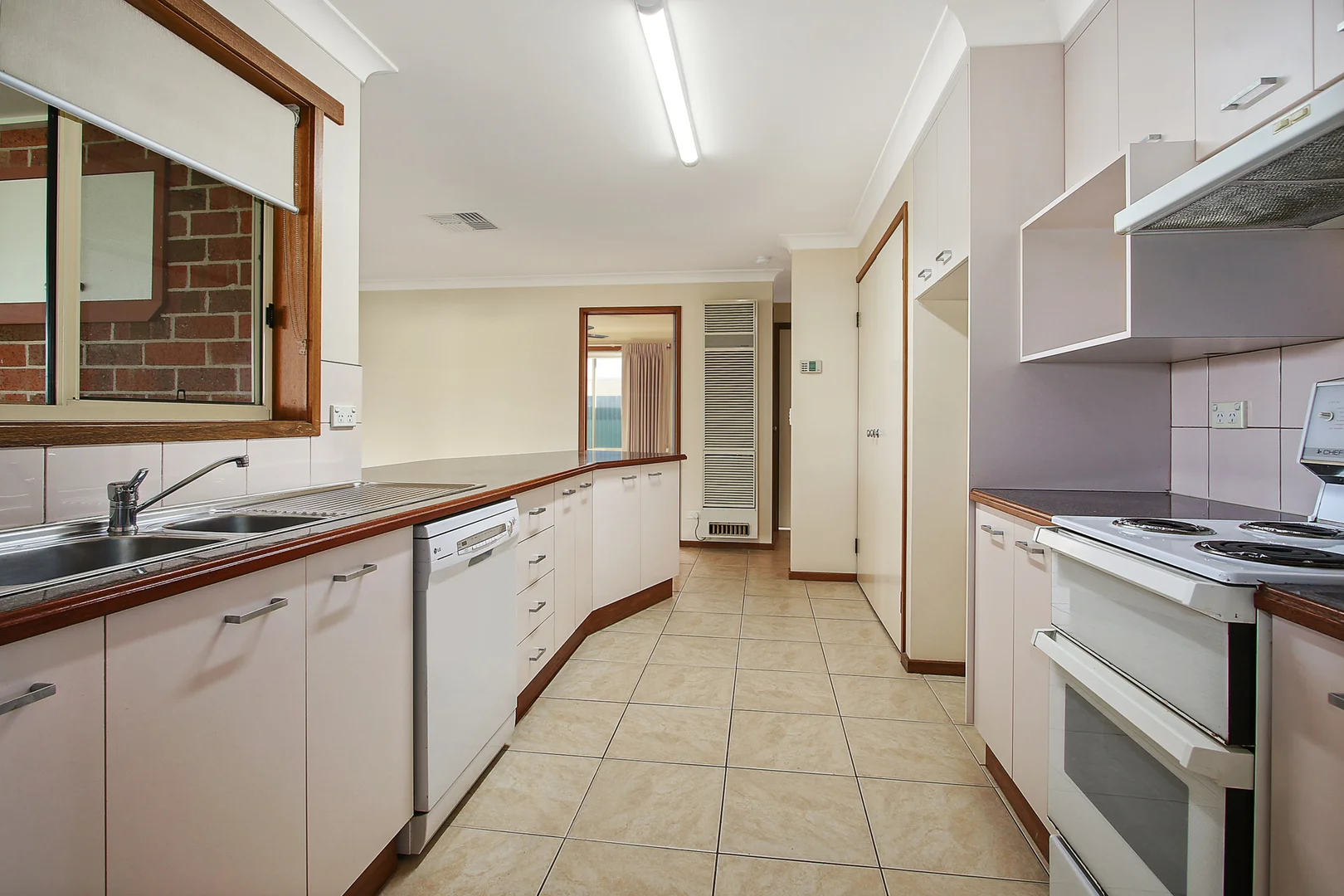 Additional image 3 of 48 Saville Avenue, Lavington NSW 2641