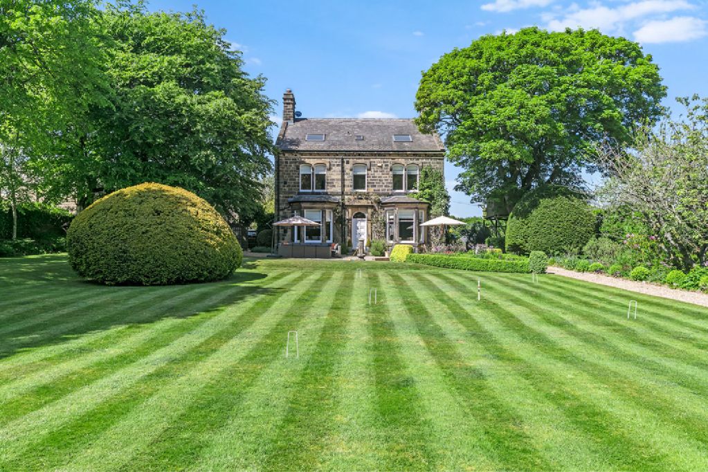 7 bed detached house for salePanorama Drive, Ilkley, West Yorkshire LS29