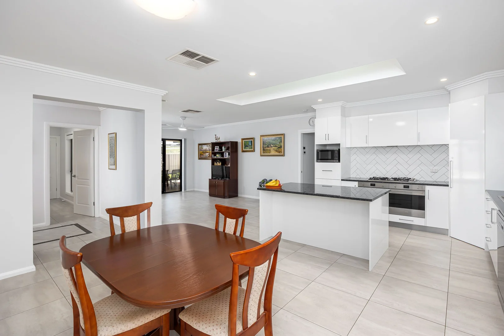 Additional image 3 of 14 Chipp Place, Lloyd NSW 2650