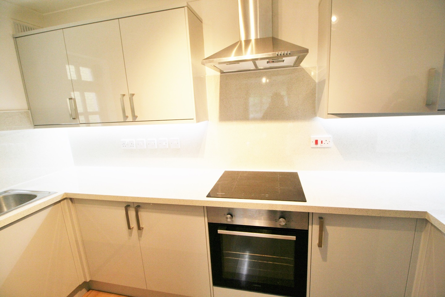 2 Bed Flat, Hadfield Close, M14, N1 7GU photo 5