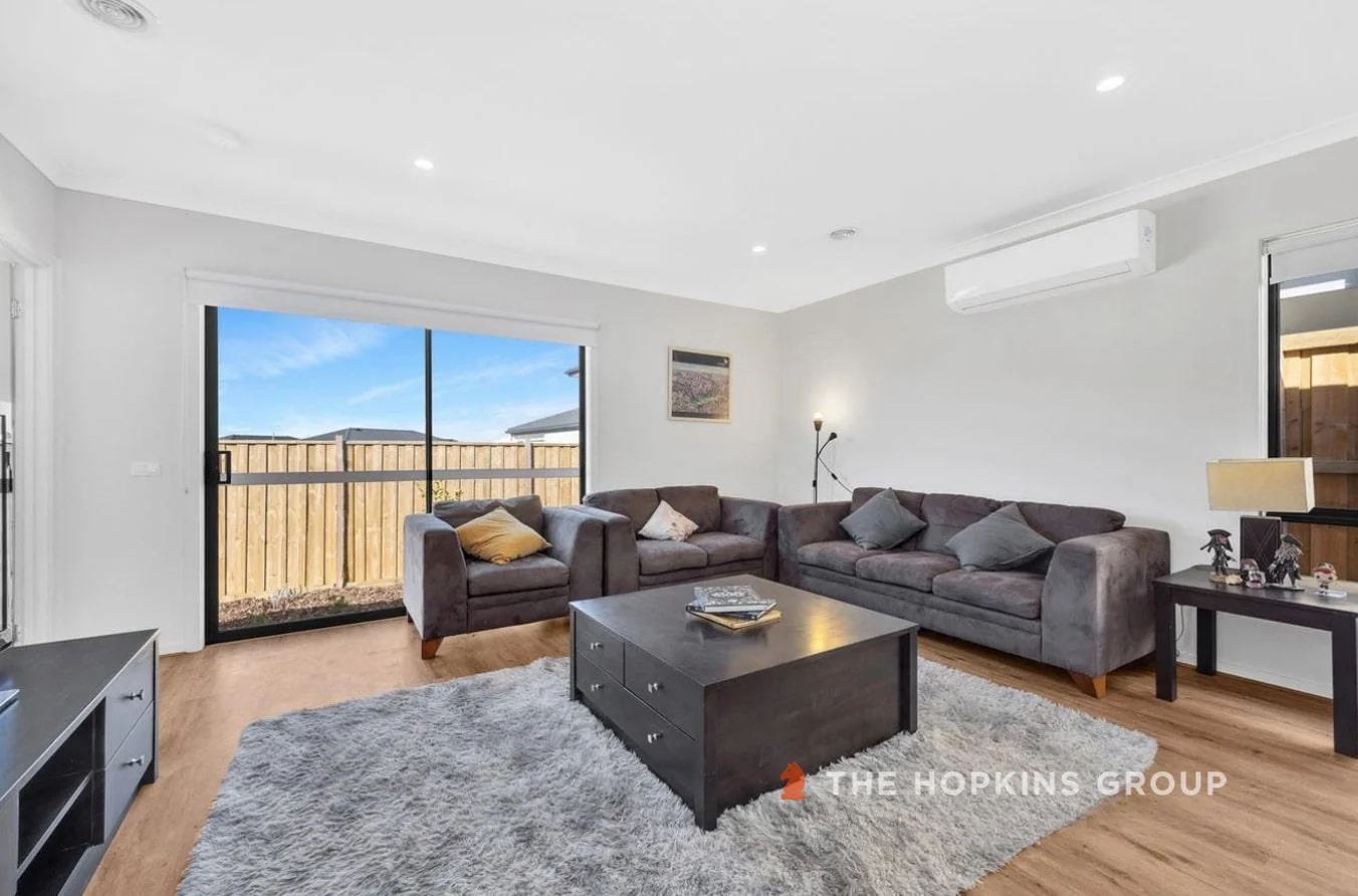 34 Stakes Boulevard, Manor Lakes VIC 3024 photo 2