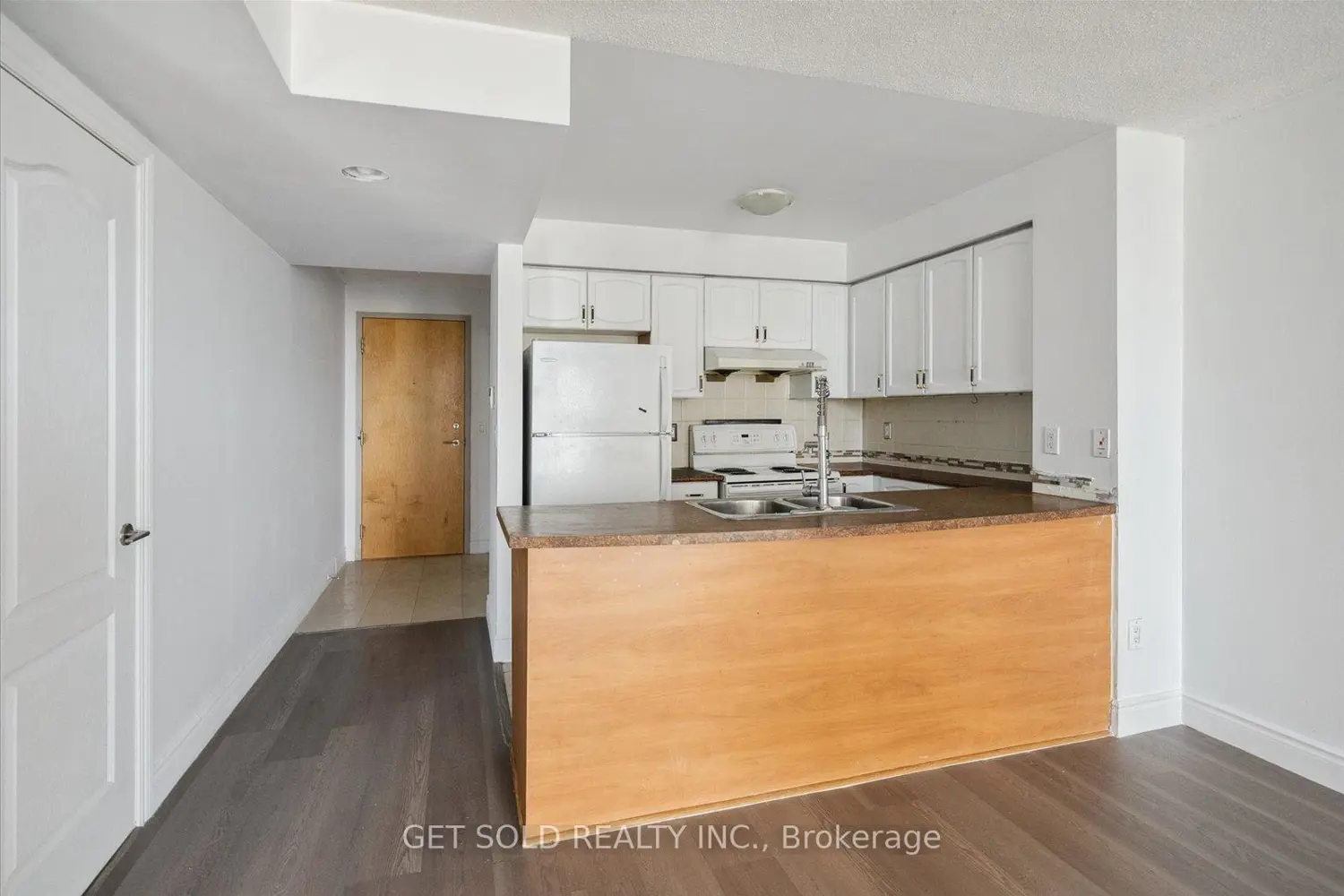 50 Brian Harrison Way 2903 photo 4