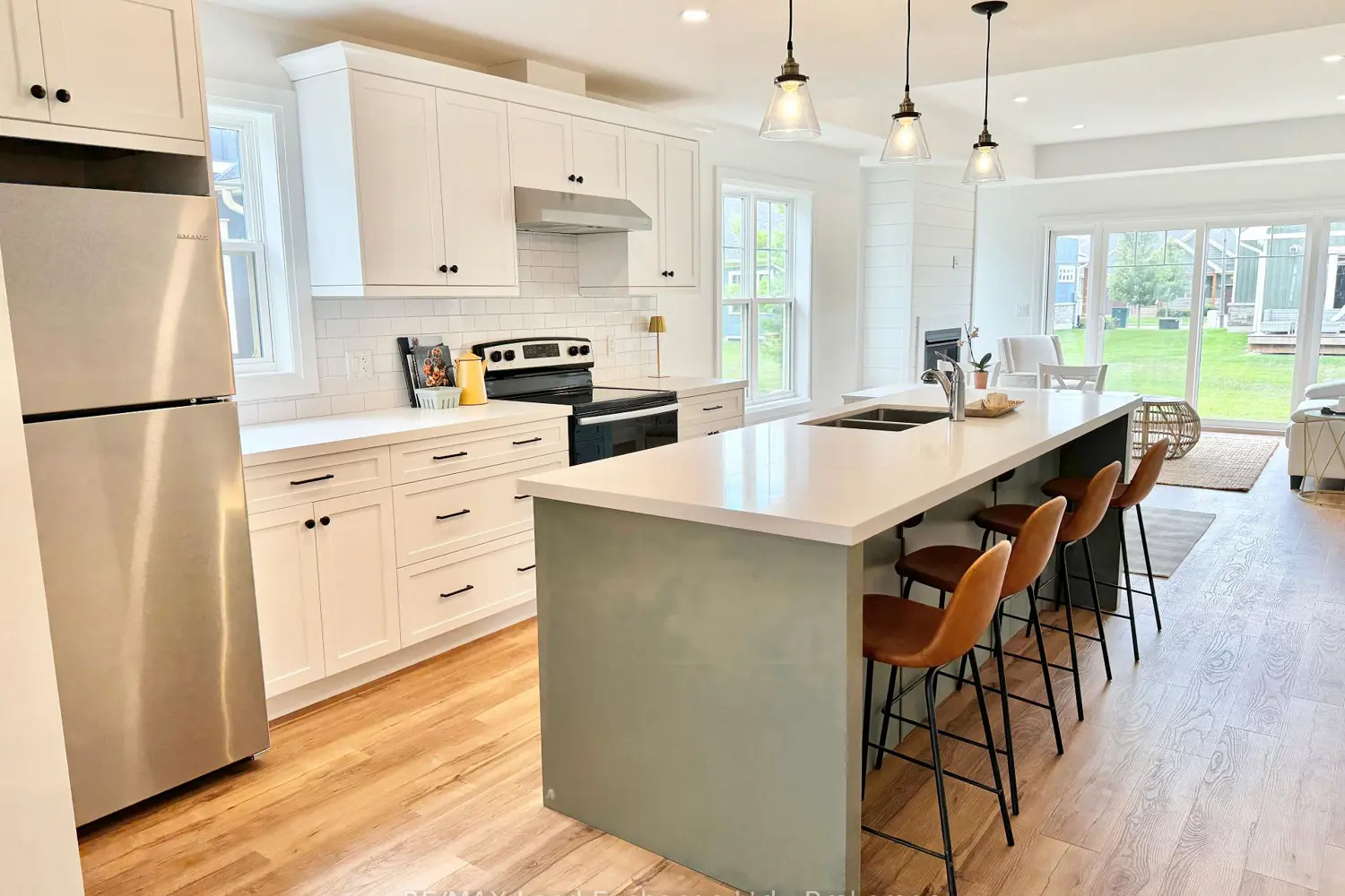 102 Eagle Court photo 4