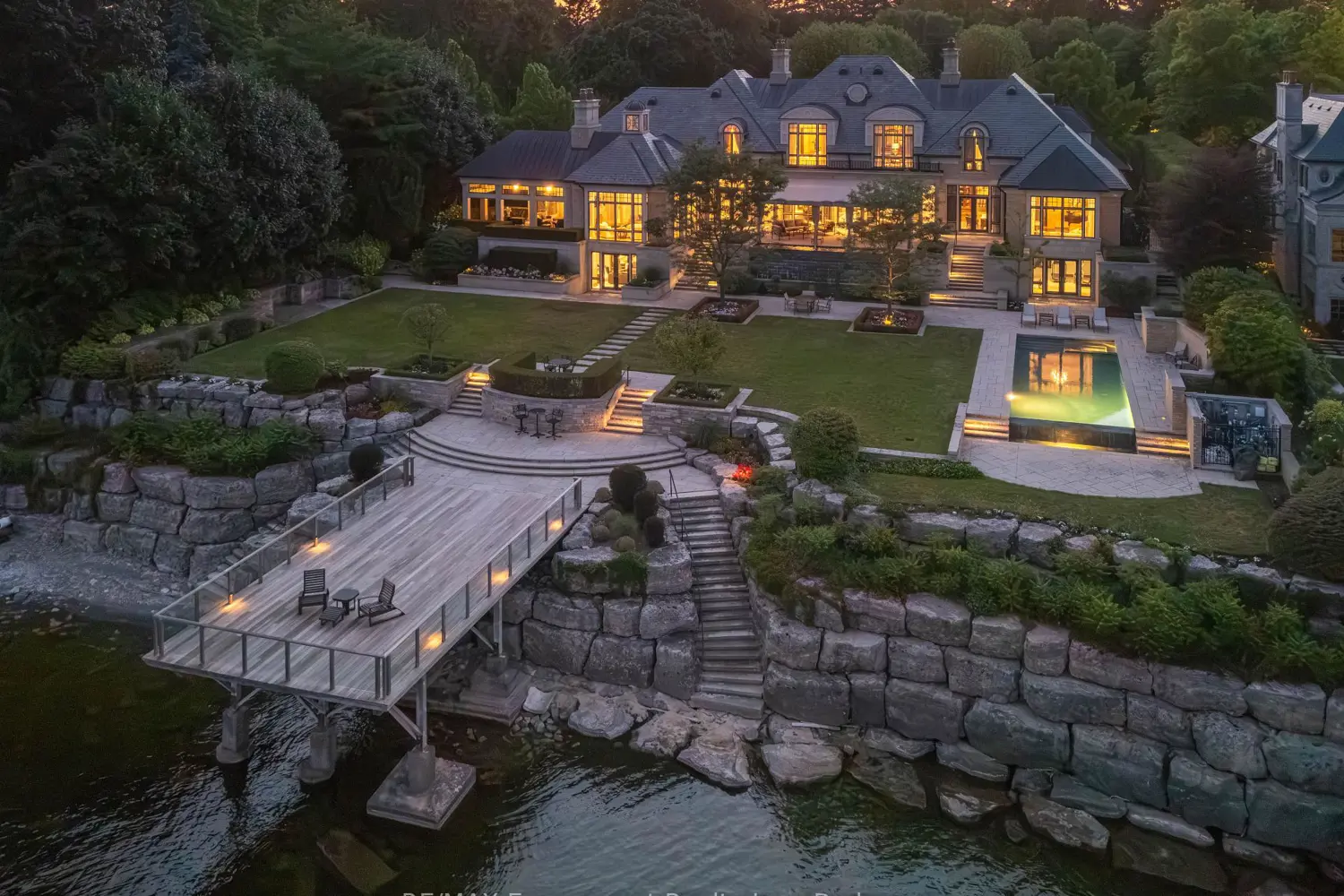 2054 Lakeshore Road