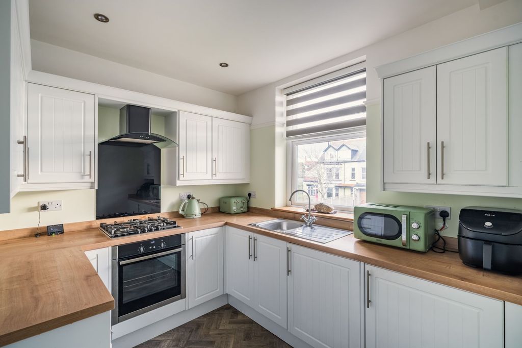 Additional image 3 of 3 bed flat for saleYork Road, Deganwy LL31