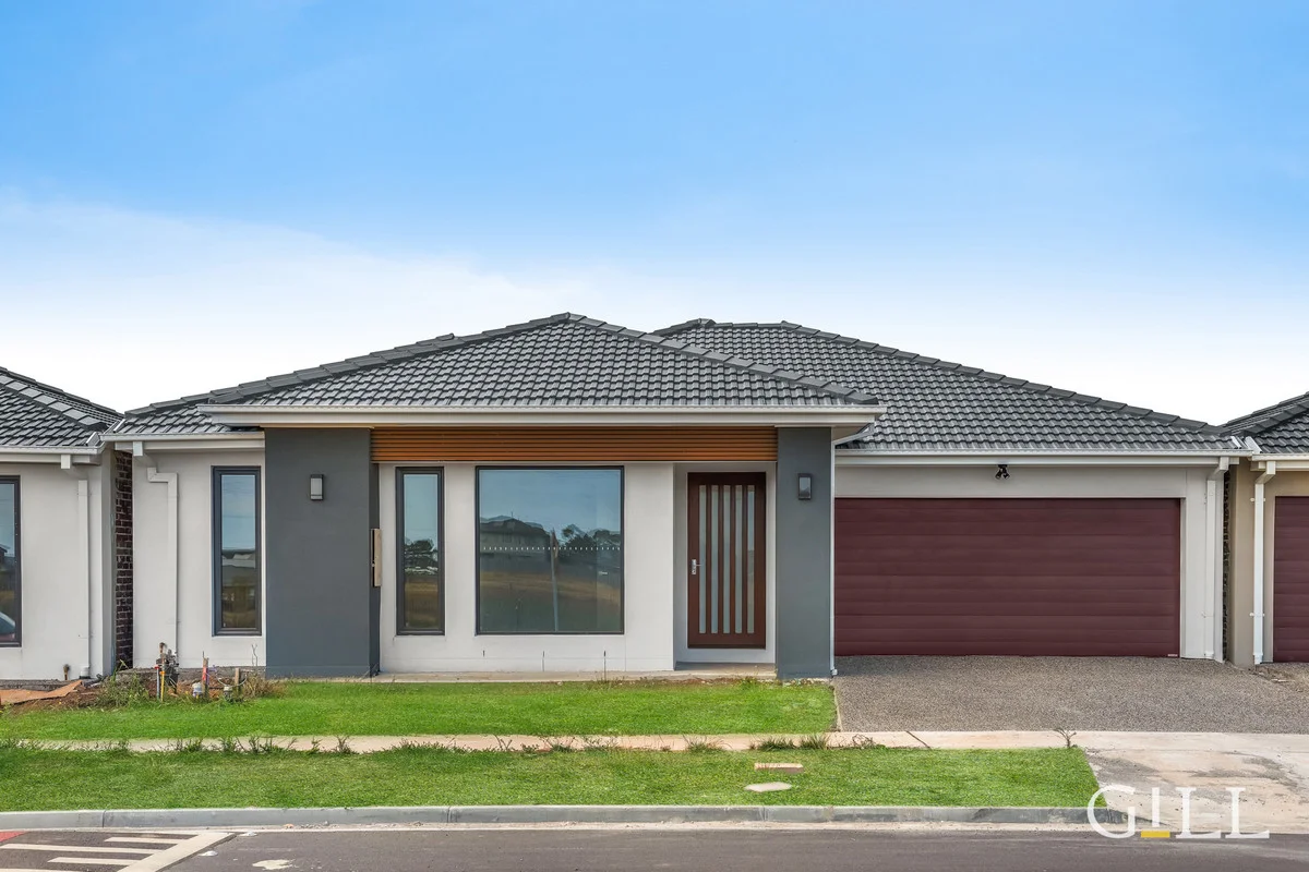 43 Villa Doria Drive, Clyde North VIC 3978
