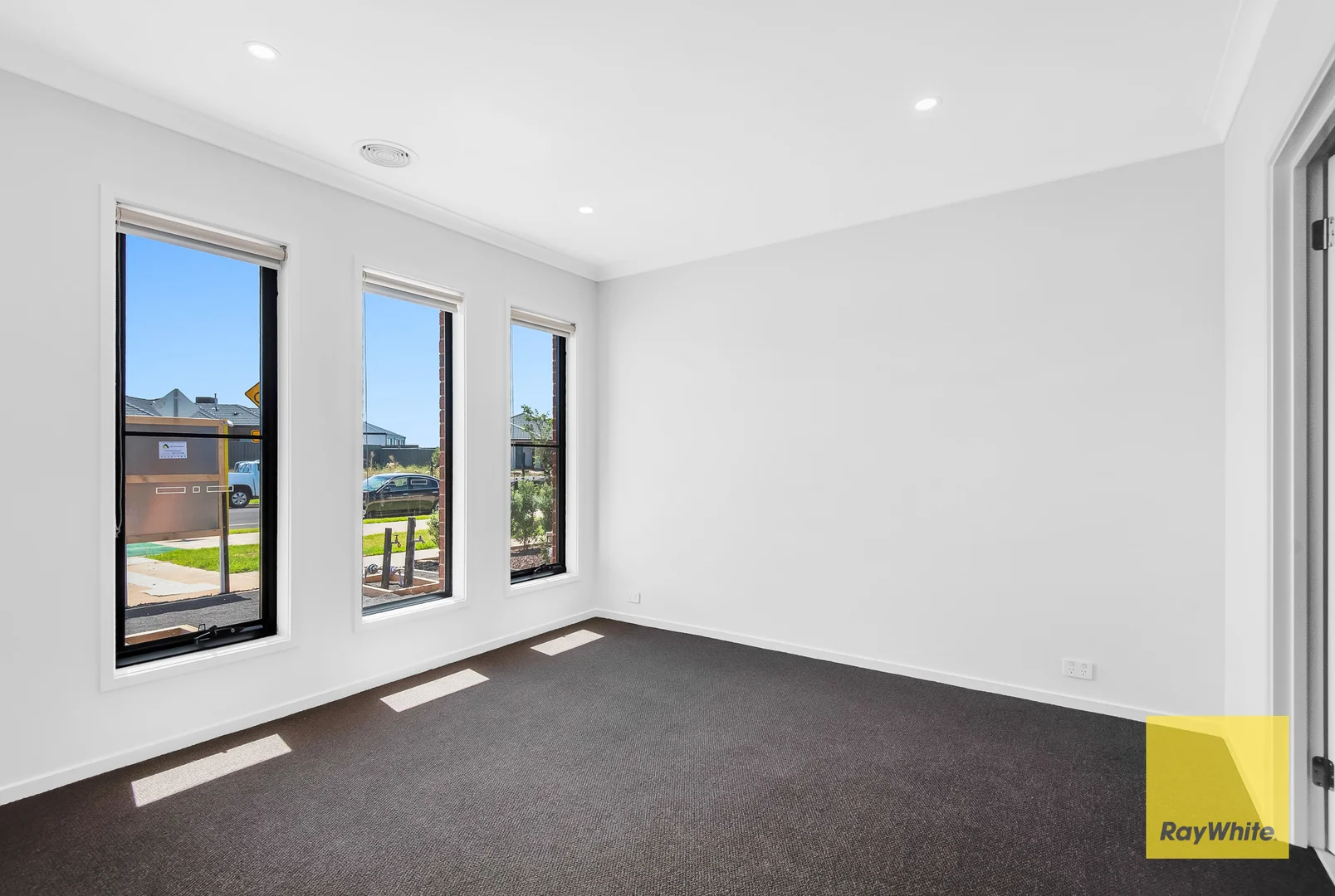 109 MEDALLION BOULEVARD, Tarneit VIC 3029 photo 2
