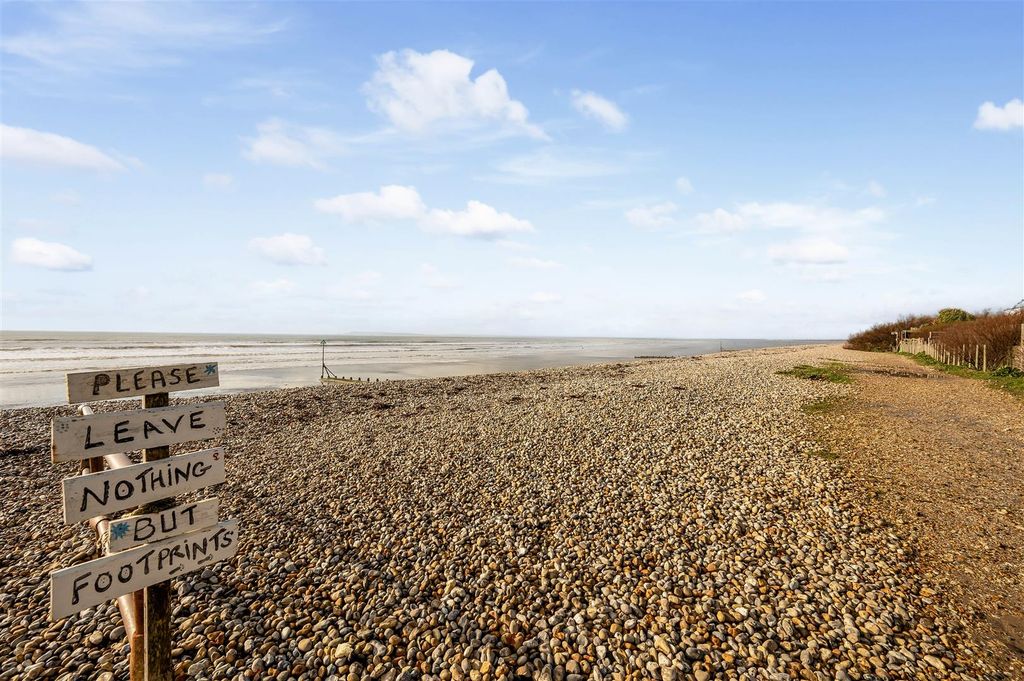 2 bed flat for saleMarine Close, West Wittering, Chichester PO20 photo 4