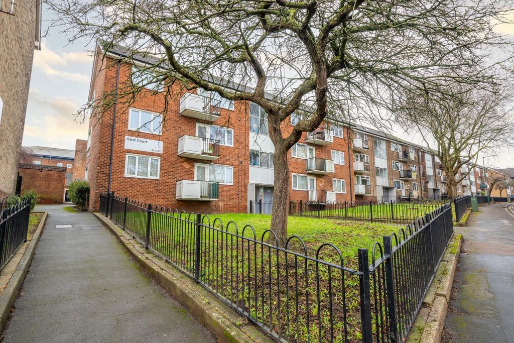 2 bed flat for saleHirst Court, Nottingham NG7