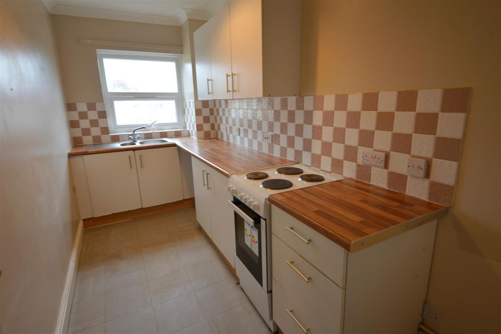 Additional image 4 of 2 bed flat for saleClareston Court, Station Road, Tenby SA70