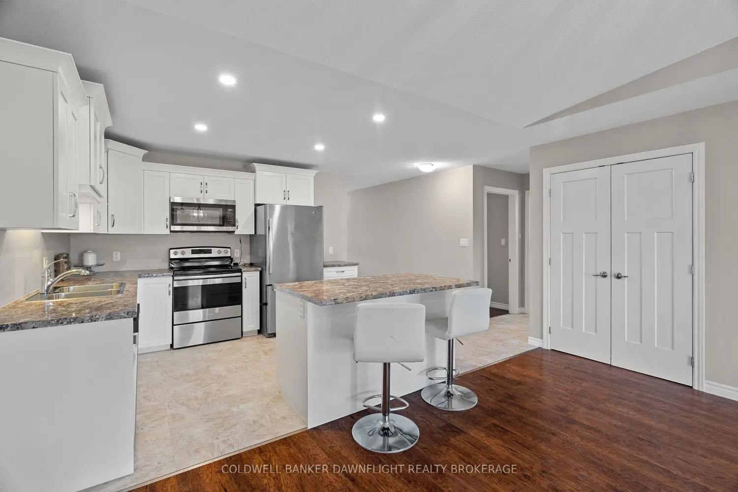 40 Devon Drive photo 5