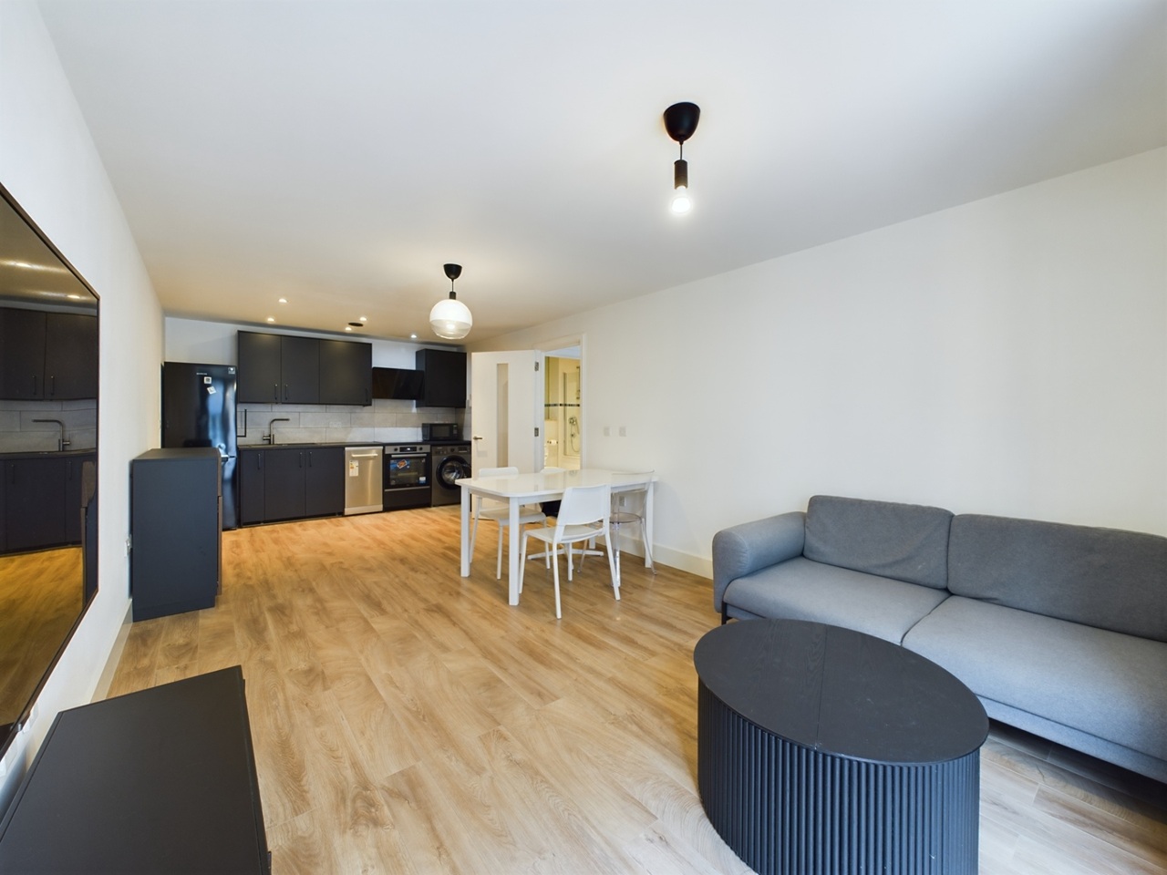 2 Bed Flat, Southside, B5, N1 7GU photo 2