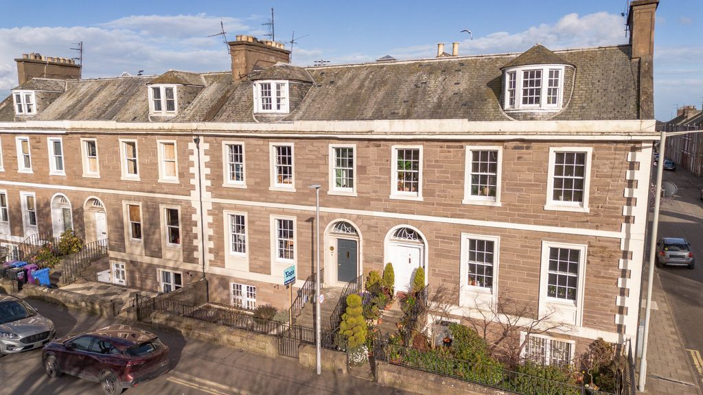 5 bed town house for saleUnion Place, Montrose DD10