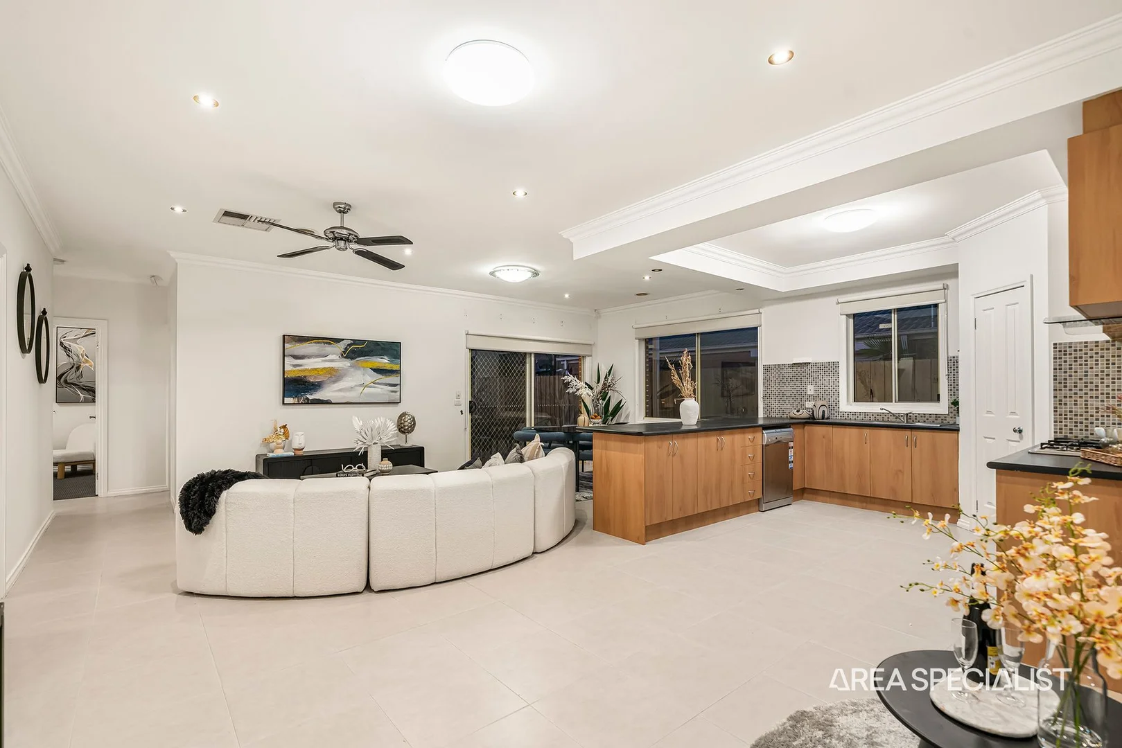 9 Annies Way, Tarneit VIC 3029 photo 5